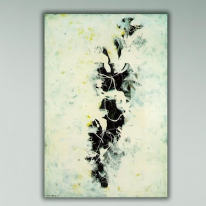 Può includere: Dipinto astratto con un designo in bianco e nero su sfondo bianco. Il design ricorda un albero o una pianta con rami e foglie.