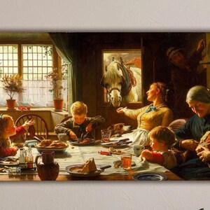 Puede incluir: Una pintura de una familia reunida alrededor de una mesa para una comida. Un caballo es visible a través de una ventana detrás de la familia. La familia está vestida con ropa del siglo XIX. La pintura está hecha en un estilo realista.