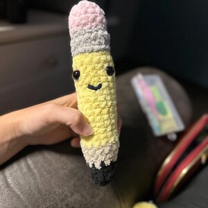 かぎ針編みの鉛筆ぬいぐるみ