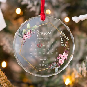 Personalized Wedding Gift, Married Calendar Glass Ornament, Wedding Gift For Couple, Married Gift For Couple, Wedding Keepsake Gift Newlywed