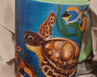 Taza de cerámica con motivo de tortuga