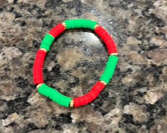 Christmas Clay Bead Bracelet – Red and Green Heishi Bead Bracelet with Gold Spacers, Holiday Stretch Bracelet, Cute Christmas Jewelry Gift