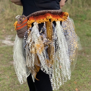 Hand Crocheted Festival Pouch Belt / Ren Fair Garb / Cottagecore Witch Utility Belt / Elf Fairy Pixie Belt Cosplay Costume / Boho Style Belt