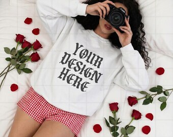 White Gildan 18000 Sweatshirt Mockup Valentines Day G18000 Lifestyle Mock up Pinterest Aesthetic Influencer Mockup Trendy Oversized Y2k G18