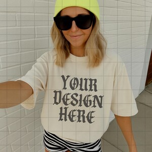 Elfenbein Komfort Farben 1717 Mockup C1717 Lifestyle Mock Tshirt Streetwear Mockup Pinterest Ästhetik Influencer Mockup Trendy Y2k Sommer Shirt