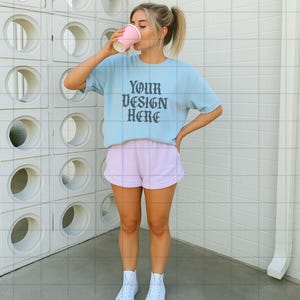 Chambray Comfort Colors 1717 Mockup C1717 Lifestyle Mock Tshirt Streetwear Mockup Pinterest Ästhetik Influencer Mockup Trendy Y2k Sommer