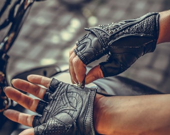 DragonScale fingerless leather gloves