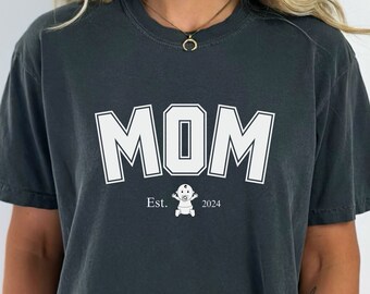 Personalized Gift for New Mom Shirt, Mom and Newborn, First Time Mother, New Parents with Customized Year of Baby Birth on Tee Shirt.