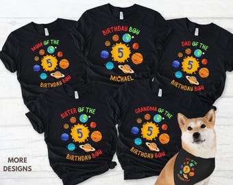 惑星の誕生日お揃いシャツ、名前と年齢入り、太陽系パーティーTシャツ、男の子または女の子用、5歳、6歳、7歳、8歳、9歳、カスタム宇宙銀河