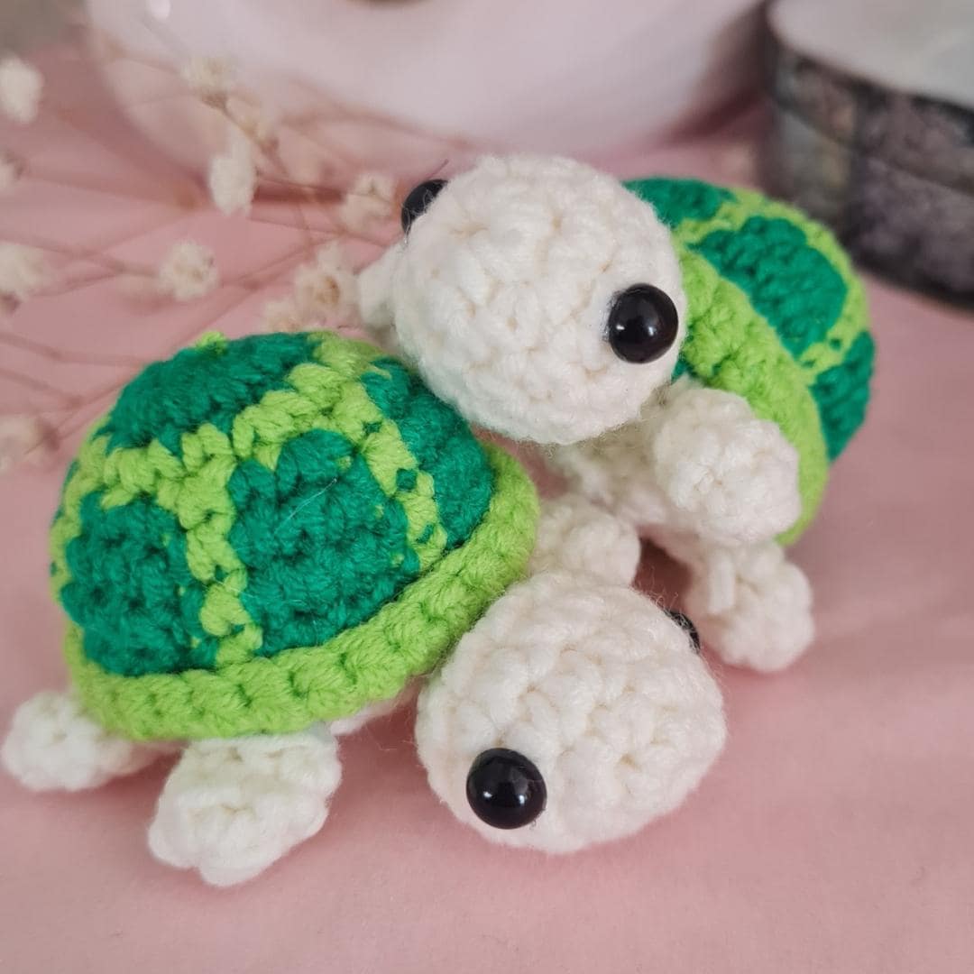 ミニかぎ針編みウミガメ 手作りあみぐるみ 亀のおもちゃ かわいい緑の
