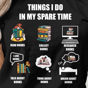 本シャツ、本をテーマにしたシャツ、本好きのTシャツ、面白い読書シャツ、愛書家Tシャツ、読書好きへのギフト、シャツに描かれた本、本好きのTシャツ