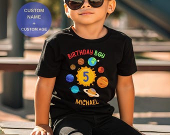 惑星の誕生日お揃いシャツ、名前と年齢入り、太陽系パーティーTシャツ、男の子または女の子用、5歳、6歳、7歳、8歳、9歳、カスタム宇宙銀河