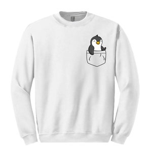 Pinguin in der Tasche Sweatshirt, Pinguin Sweatshirt, Baumwoll Sweatshirt, süßer Pinguin, besticktes Shirt, lustiges besticktes Sweatshirt