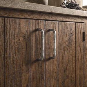 Tirador de cajón de peltre martillado / Tirador de armario rústico / Herrajes metálicos de estilo vintage