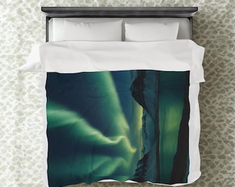 Aurora Borealis Northern Lights Plush Blanket, Cozy Nature Throw, Soft Velveteen Bedding, Gift for Nature Lovers, Sofa or Lap Blanket