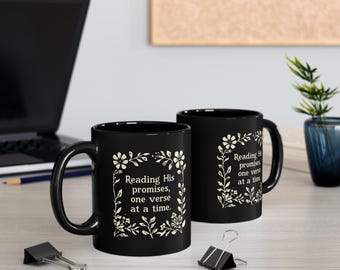Taza «Leyendo Sus Promesas Versículo a Versículo», Taza de Café con Escritura Cristiana, Regalo de Fe para Mujeres, Taza Negra con Versículo Bíblico