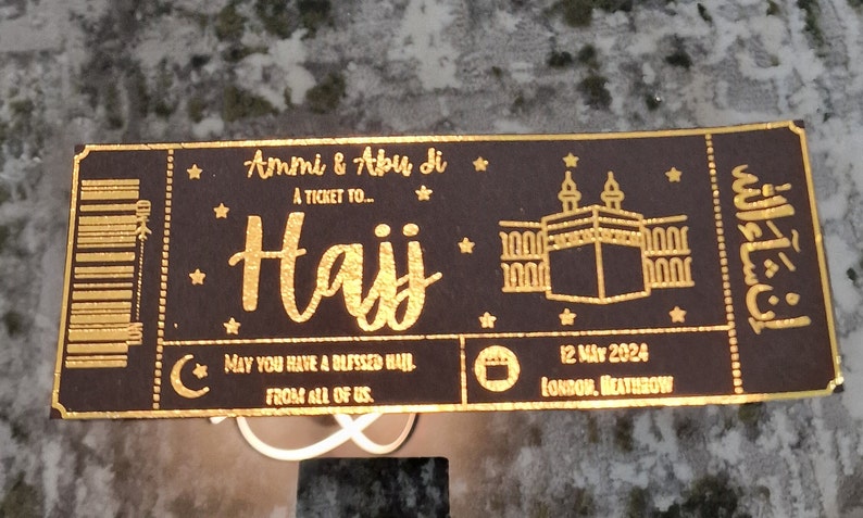 Carte d'embarquement de luxe pour la Omra recouverte d'or, Billet surprise pour la Omra, Billet-cadeau pour la Omra, Bon de révélation de la Omra, Cadeau de révélation de la Omra, Billet pour le Hajj image 2