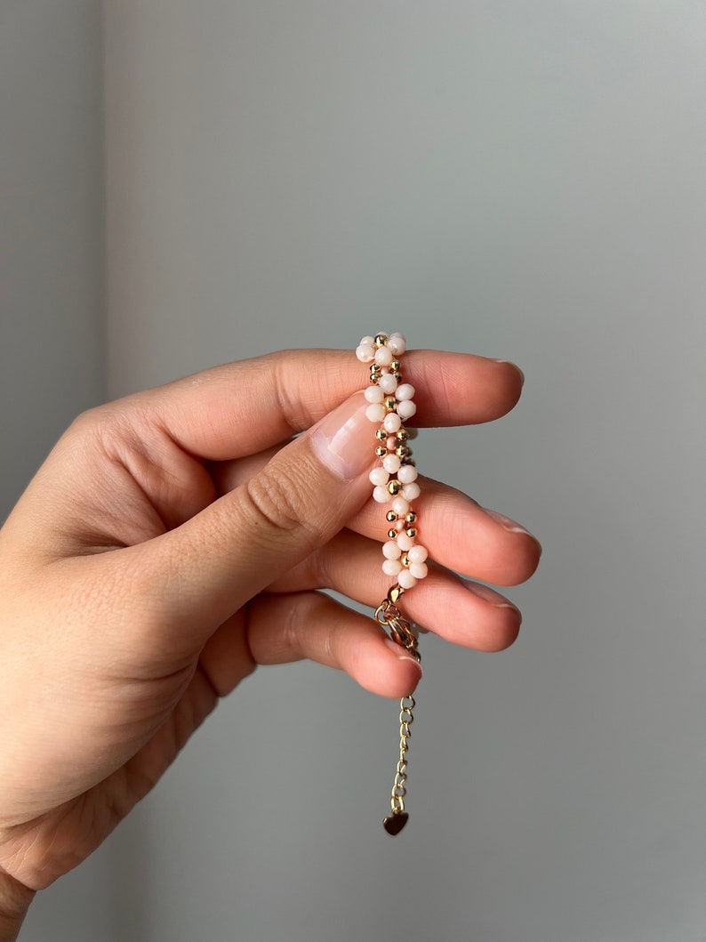 Bracelet Perles / Fleurs / Blanc et Or / Taille Modélisable Elégant / Anniversaire / Pour Elle / Fête des Mères image 3