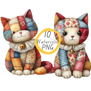 Op de afbeelding: Twee patchwork stoffen katten speelgoed met witte gezichten, zwarte ogen en roze neuzen. De kat links draagt een witte kantkraag met een gouden bel. De kat rechts draagt een witte kantkraag met een roze bloem en een gouden bel.