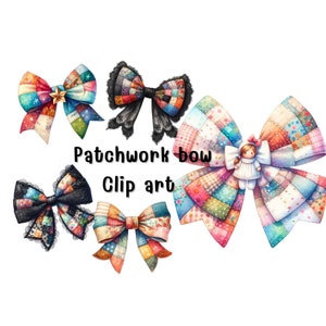 Puede incluir: Cinco lazos de patchwork coloridos con diferentes diseños. Los lazos están hechos de cuadrados de tela cosidos juntos en un patrón de patchwork. Algunos lazos tienen un borde de encaje negro. Un lazo tiene una pequeña muñeca en el centro.