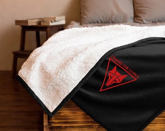 Manta Sherpa bordada premium Red Rising: Manta Omnis Vir Lupus Howlers, acogedora manta literaria, regalo para fanáticos de la ciencia ficción