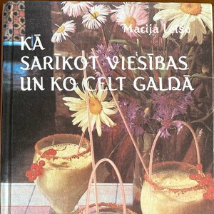 1995 Kā sarīkot viesības un ko celt galdā Marija Leiše Cookbook Cooking Book Recipe Vintage Latvian Book