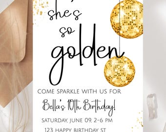 Cumpleaños Dorado de Niña, Fiesta de 10º Cumpleaños "Ella es tan dorada" Plantilla de cumpleaños personalizada editable de dos dígitos para imprimir Descarga instantánea - GB3