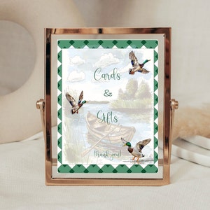 Stockente Enten-Themakarten und Geschenke Babypartyschild Neuer kleiner Jäger-Geschenktabellenzeichen, Jungen-Babyparty, digitaler Download, bearbeitbar - GN6
