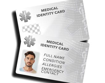 Può includere: Una carta d'identità medica bianca con un simbolo di stella della vita rosso e il testo "MEDICAL IDENTITY CARD". La carta ha uno spazio per una foto e campi per il nome completo, la condizione, le allergie e il contatto di emergenza.
