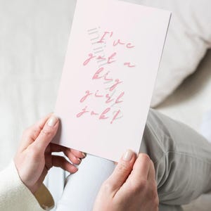Ho un lavoro da grande! - Biglietto di auguri stampabile - Scritta rosa motivazionale - Nuovo biglietto di auguri di lavoro - Congratulazioni per il lavoro / Download digitale /