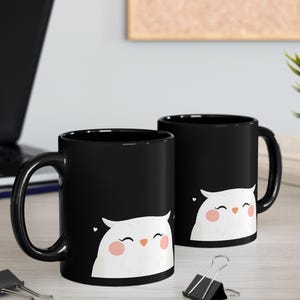 Taza de búho adorable, taza de café de cerámica negra, regalo para amantes de los animales, taza de té con pájaro adorable, vajilla con criatura del bosque de dibujos animados
