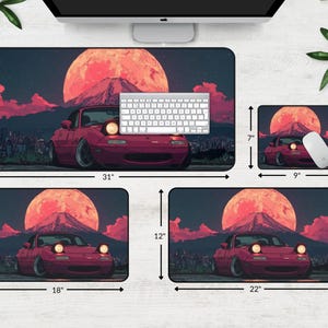 Puede incluir: Un conjunto de accesorios inform&aacute;ticos con un dise&ntilde;o de coche deportivo rojo con un gran fondo de luna y monta&ntilde;a naranja. Incluye una alfombrilla de escritorio de 79 cm x 39 cm, una alfombrilla de rat&oacute;n de 23 cm x 18 cm y otras dos alfombrillas de 46 cm x 30 cm y 56 cm x 30 cm.