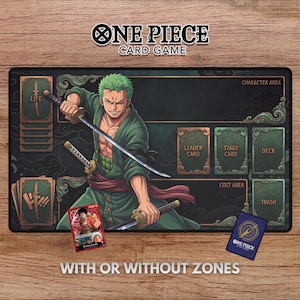 Puede incluir: Un tapete de juego rectangular de One Piece Card Game con un personaje de pelo verde que empuña tres espadas. El tapete incluye áreas designadas para cartas de Vida, Líder, Escenario, Mazo y Basura, con el texto One Piece Card Game arriba.