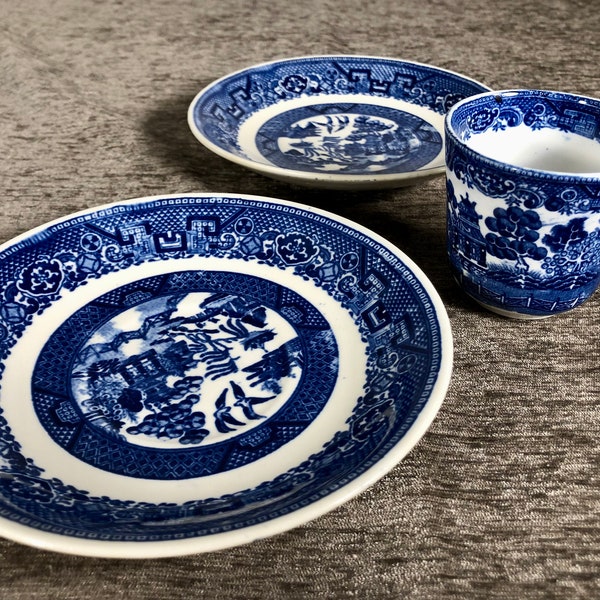 Lot - Vintage Blue Willow China, 2 Saucers & Mini Tea Cup Homer Laughlin USA, 1948 - Estate Sale