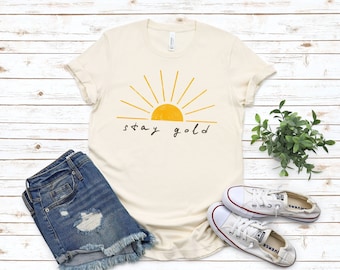 Camiseta Stay Gold Bella Canvas, estilo bohemio, de gran tamaño, minimalista, con un toque de sol, de Robert Frost, cómoda camiseta vintage con cita literaria.