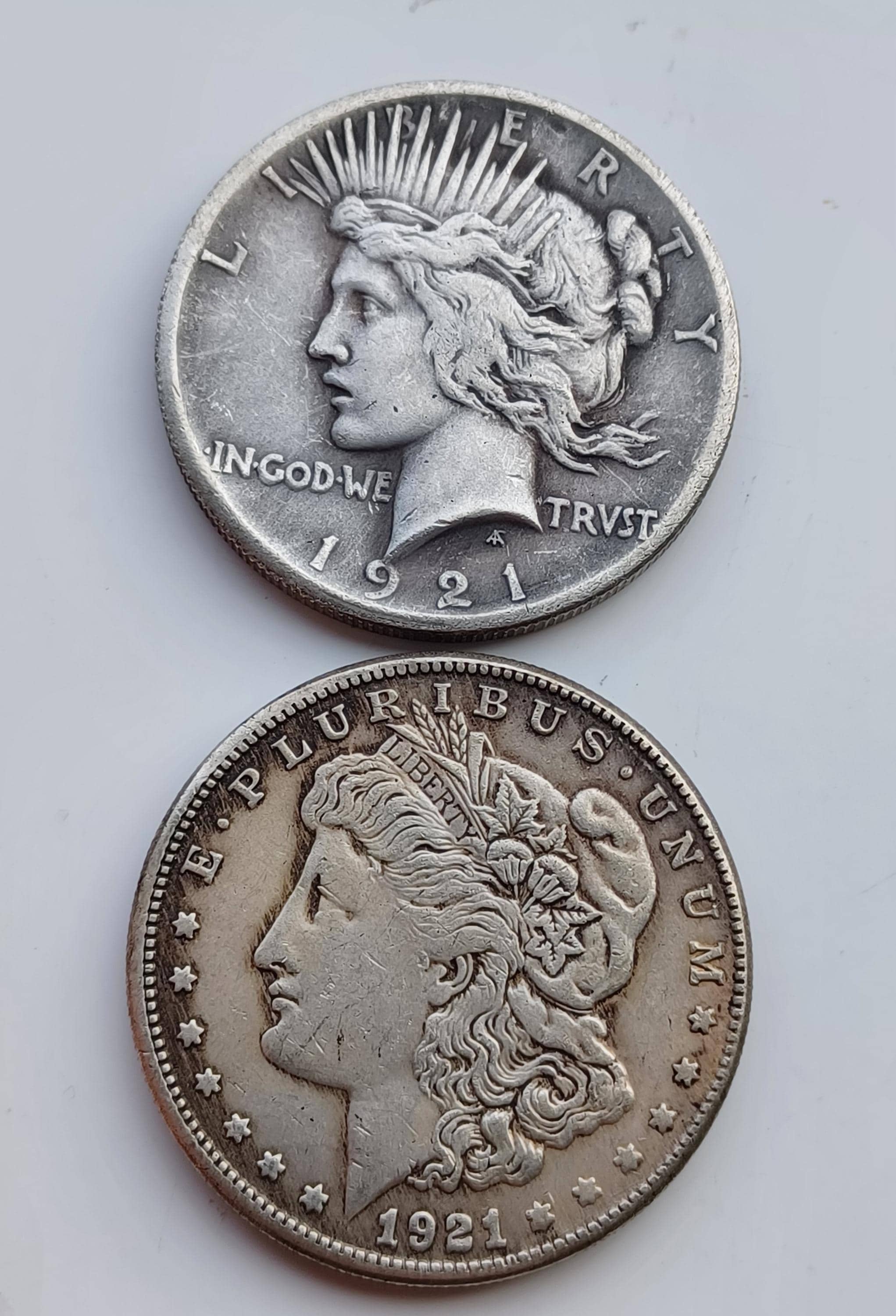 アメリカ合衆国モルガン・ダラーとピース・ダラー *1921* 硬貨 - 再 