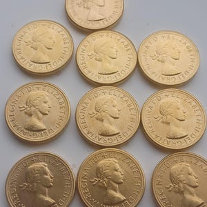 Queen Elizabeth Sovereign x 10 , 22c Gold Plated, 22mm Diameter
