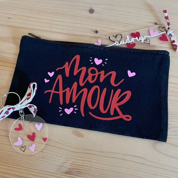 Lot cadeau coeur; pochette, marque page et porte clé