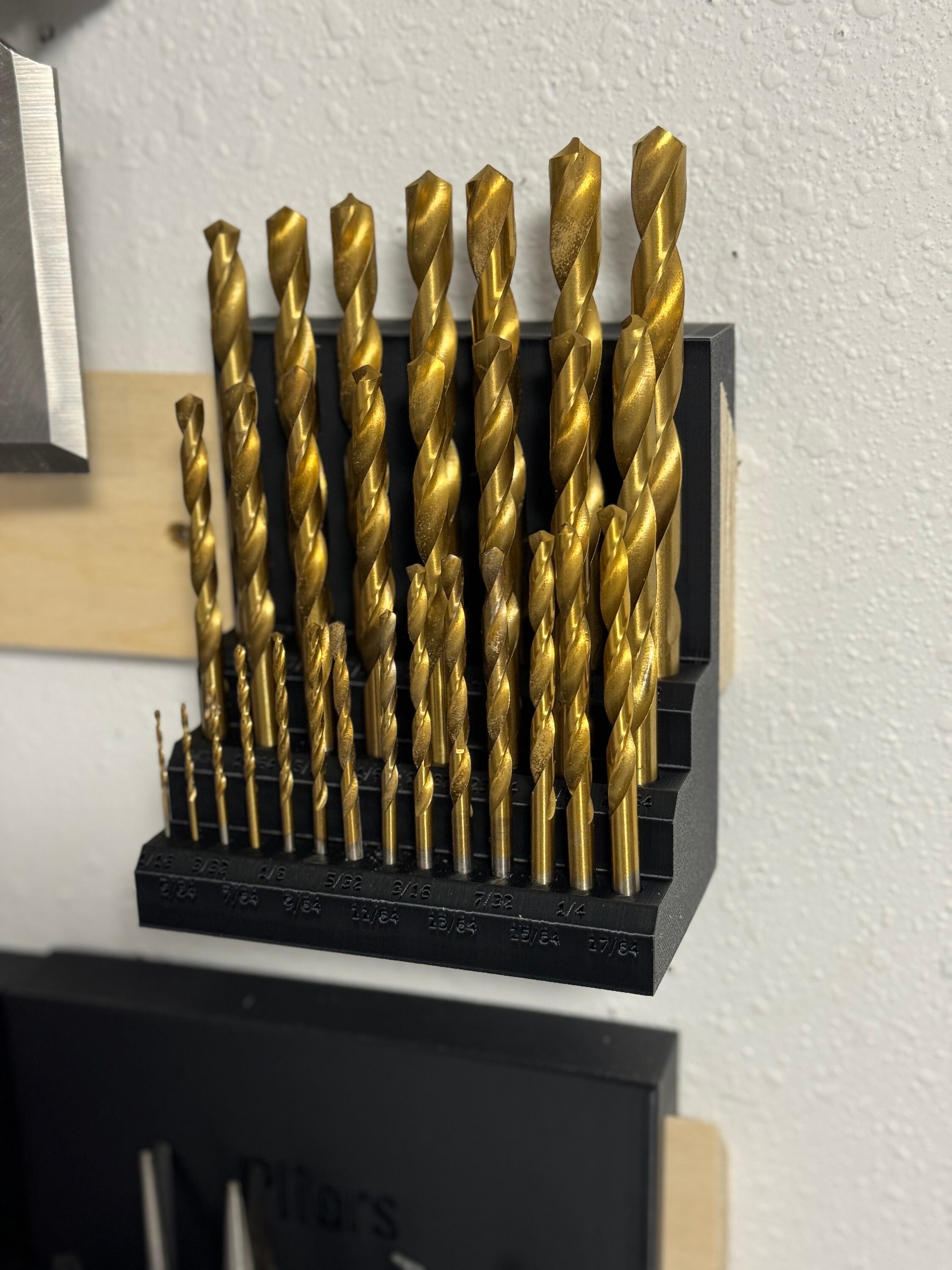 thumbnail image 2 of 4 Pack Triple Drill Bit Holder - Fits Dewalt Makita Milwaukee Ryobi Bosch - Black Plastic 2 of 6