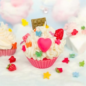 Cupcakekaars, roze kaars, cadeau-idee, dessertgeurkaars, nepcupcake, bakkerijkaars, handgemaakte kaars, luxe kaars, kaars voor huisdecoratie