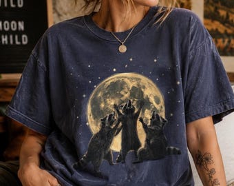 Raccoons Howling at Moon Shirt, Vintage 90s Graphic Tee, Funny Raccoon Shirt, Retro Raccoon Gift