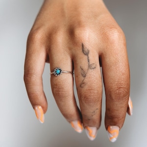 Vintage Western Turquoise Ring/ Size 6 to 9 / 925 Sterling Silver / Minimalist Ring. Dainty Boho Jewelry/ Western Ring
