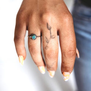 Turquoise Bead Ring/ Vintage Western Turquoise Ring/ Size 6 to 9 / 925 Sterling Silver / Minimalist Ring. Dainty Boho Jewelry/ Western Ring
