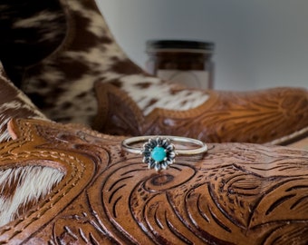 Vintage Western Turquoise Ring/ Size 6 to 9 / 925 Sterling Silver / Minimalist Ring. Dainty Boho Jewelry/ Western Ring