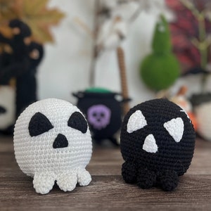 skull crochet pattern, halloween skull crochet pattern, halloween amigurumi, fall crochet pattern, skull pattern, PDF crochet pattern