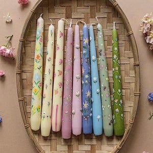 Juego de velas florales pintadas a mano: velas a medida color marfil / candelabro de Pascua