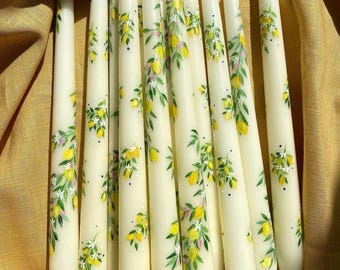Velas cónicas pintadas a mano con fresas, limones y flores - Decoración de primavera y Pascua