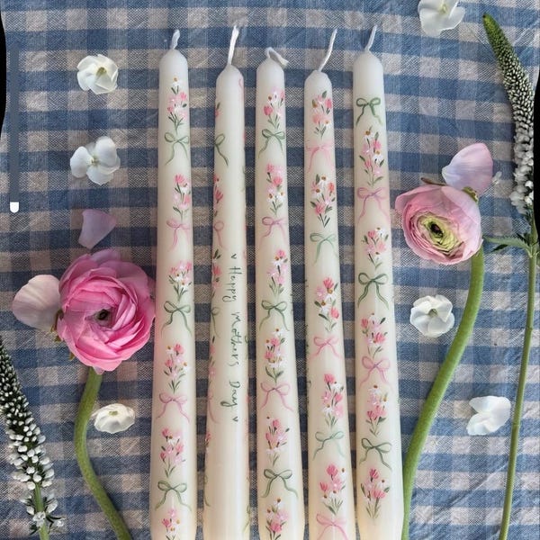 Juego de 2 velas cónicas con cinta y estampado floral - Candelabros con temática de Pascua