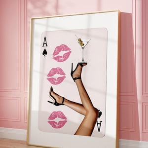 Impresión de naipes rosas Arte de pared moderno Impresión retro de as de espadas Póster de moda con tacones negros Carrito de bar Periódico Arte de pared con martini Beso rosa