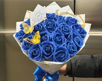 永遠のグリッターローズブルーブーケと青いラッピングのハッピー